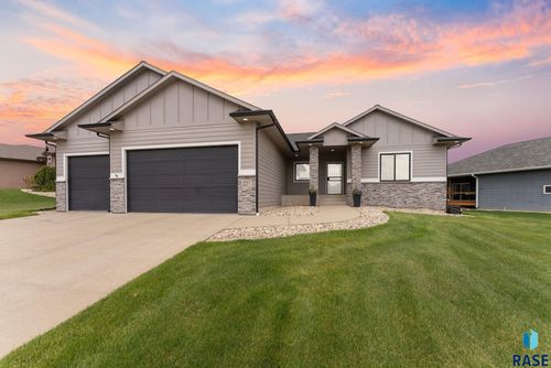 1917 S Firefly Dr, Sioux Falls, SD, 57110-8838 | Card Image