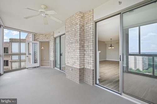 unit-1111-19365 Cypress Ridge Ter, LEESBURG, VA, 20176-8438 | Card Image