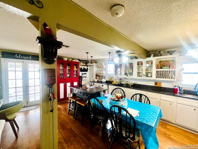 521 Cr 7713 #1, House other with 3 bedrooms, 1 bathrooms and null parking in Devine TX | Image 6