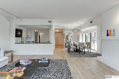 4d5-770 N 93rd St, Omaha, NE, 68114-6603 | Card Image