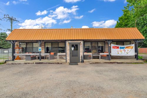 4586 Water St, Columbiaville, MI, 48421-9129 | Card Image