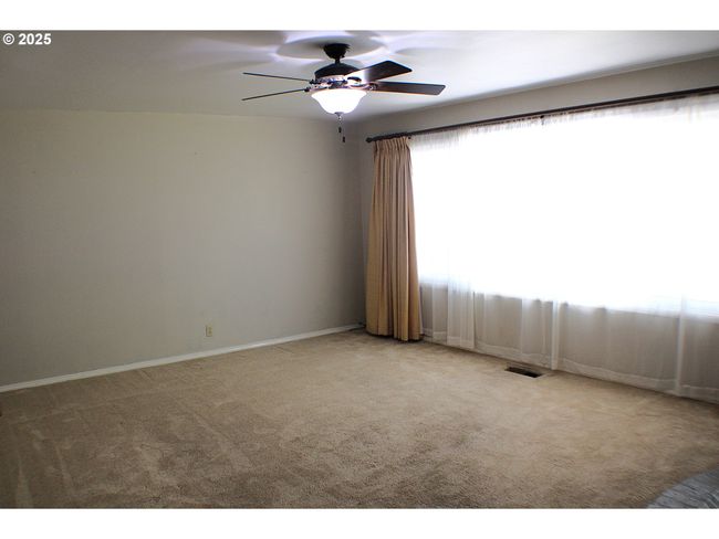 131 Mountain View Ave, House other with 3 bedrooms, 2 bathrooms and 2 parking in Myrtle Creek OR | Image 4