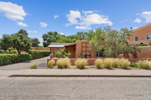 526 Cortez Street, Santa Fe, NM, 87501 | Card Image