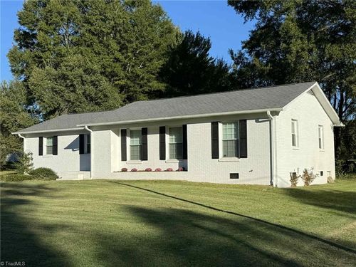 149 Vance St, Dobson, NC, 27017-8574 | Card Image