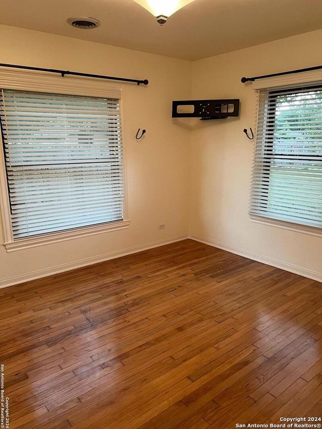 614 S 8 Th St, House other with 3 bedrooms, 2 bathrooms and null parking in Kenedy TX | Image 11