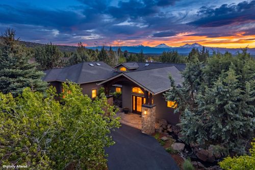 1134 Highland View Loop, Redmond, OR, 97756-7441 | Card Image