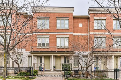 7 Saddlecreek Dr, Thornhill, ON, L3T0A4 | Card Image