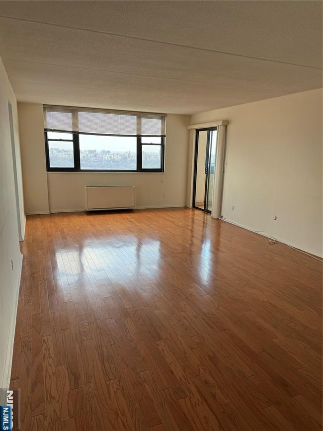 250 Gorge, House attached with 1 bedrooms, 1 bathrooms and null parking in Cliffside Park NJ | Image 4