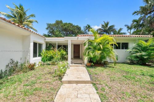 10619 Ne 10th Pl, Miami Shores, FL, 33138-2103 | Card Image