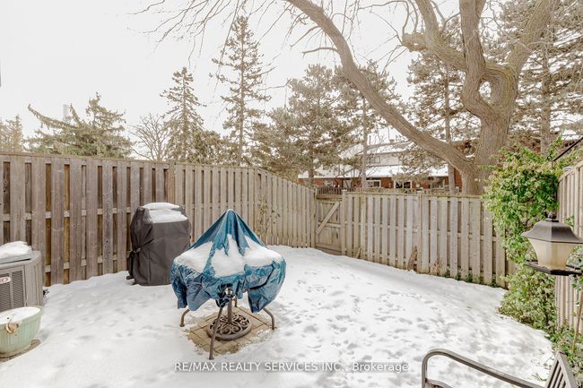 4 Collins Cres, Condo with 3 bedrooms, 2 bathrooms and 1 parking in Brampton ON | Image 21