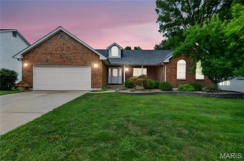 218 Pond Hollow Dr, Saint Charles, MO, 63303-6547 | Card Image