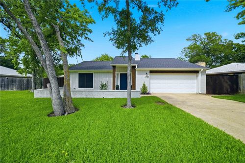 2708 Adrienne Cir, College Station, TX, 77845-5321 | Card Image