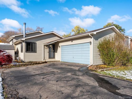 3940 Cone Ave, Rochester Hills, MI, 48309-4376 | Card Image