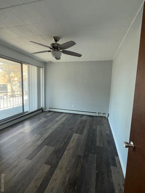 apt-107-8300 E Jefferson Ave, Detroit, MI, 48214-2733 | Card Image