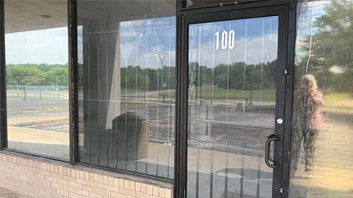 100-4737 Village Fair Dr, Dallas, TX, 75224-5100 | Card Image
