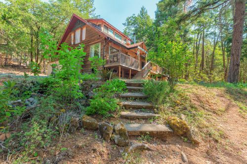 4050 Placer Rd, Wolf Creek, OR, 97497-9782 | Card Image