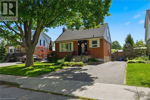 249 W 32nd St, Hamilton, ON, L9C5H5 | Card Image