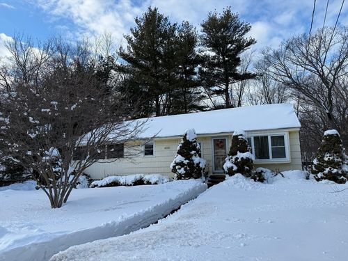 8 Sycamore Cir, Millbury, MA, 01527-3119 | Card Image