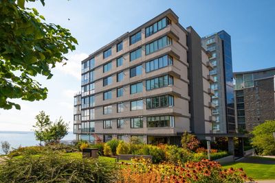 401 - 2108 Argyle Ave, Condo with 1 bedrooms, 1 bathrooms and 1 parking in West Vancouver BC | Image 1