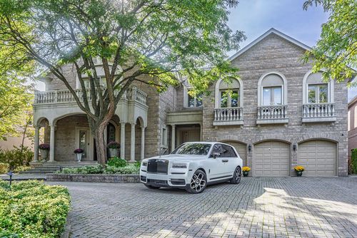 32 Arjay Cres, North York, ON, M2L1C7 | Card Image