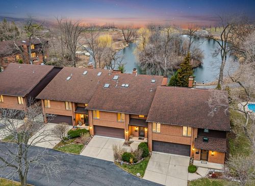 300 Boardwalk Pl, Park Ridge, IL, 60068-2831 | Card Image