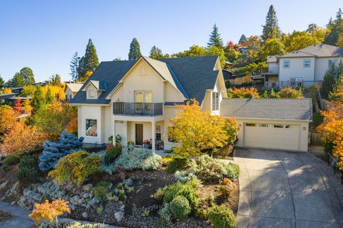 500 Lakota Way, Ashland, OR, 97520-9700 | Card Image