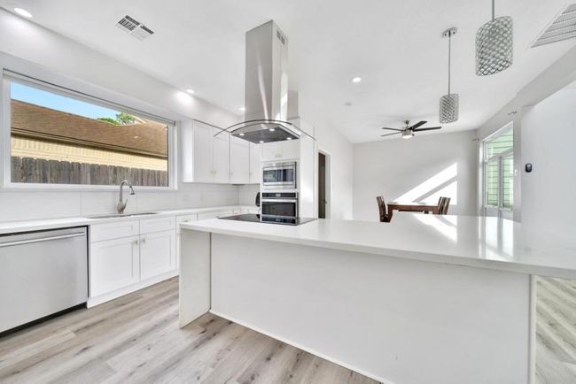 7607 Bankside Dr, House other with 3 bedrooms, 4 bathrooms and 2 parking in Houston TX | Image 14
