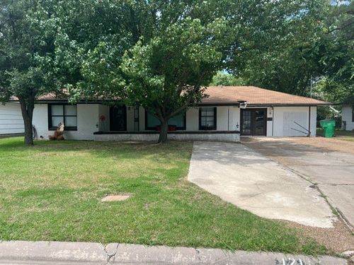 1211 Belmont St, Gainesville, TX, 76240-2903 | Card Image