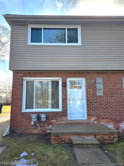 8741 W 9 Mile Rd, Oak Park, MI, 48237-2321 | Card Image