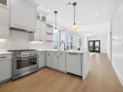 apt-2-427 E 6th St, Boston, MA, 02127-8913 | Card Image