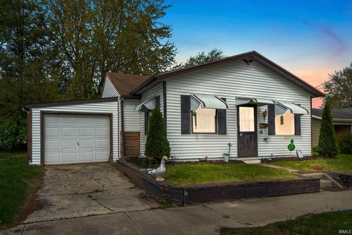 110 Parker Ave, Kendallville, IN, 46755-1643 | Card Image