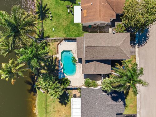 820 Rock Hill Ave, Davie, FL, 33325-6371 | Card Image