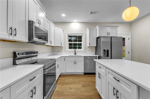 68 Mill Creek Dr, Smiths Station, AL, 36877-2558 | Card Image