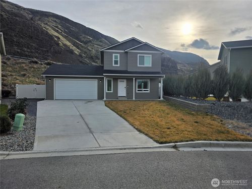 271 George Loop, Rock Island, WA, 98850-6107 | Card Image