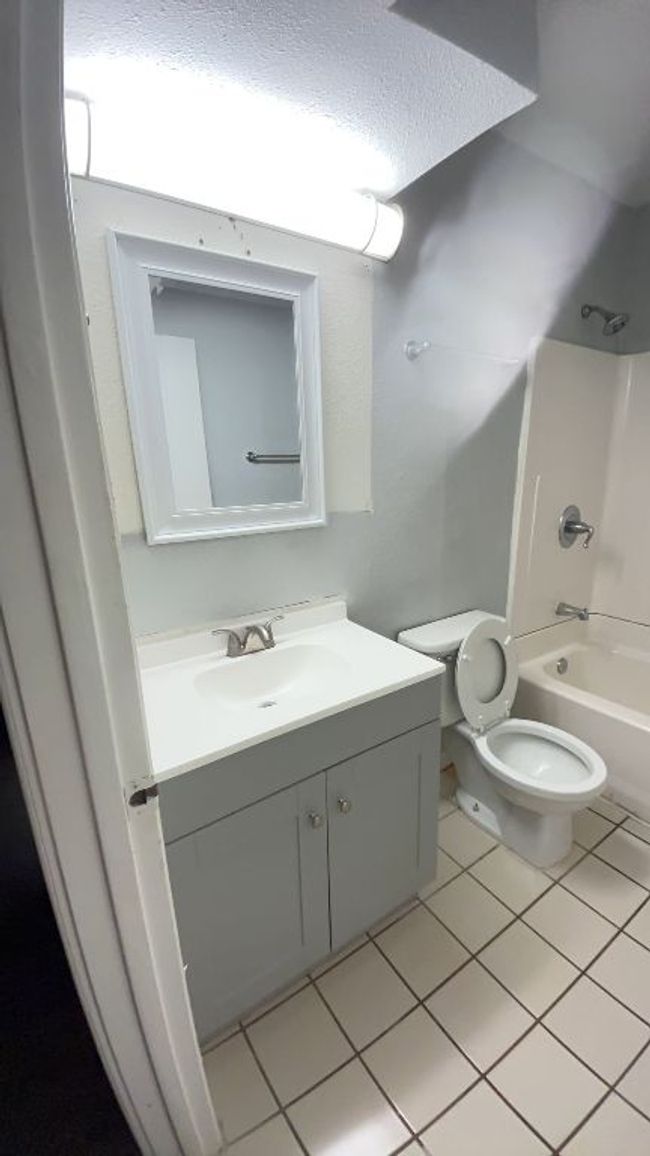 APT-113 - 2408 Longview St, Condo with 2 bedrooms, 1 bathrooms and null parking in Austin TX | Image 14