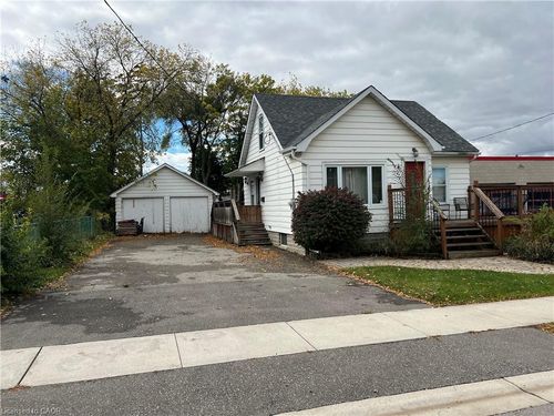 42 Elmwood Ave, Brantford, ON, N3R2J8 | Card Image