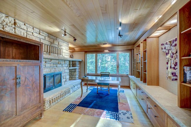 Office with curly maple floors | Image 26