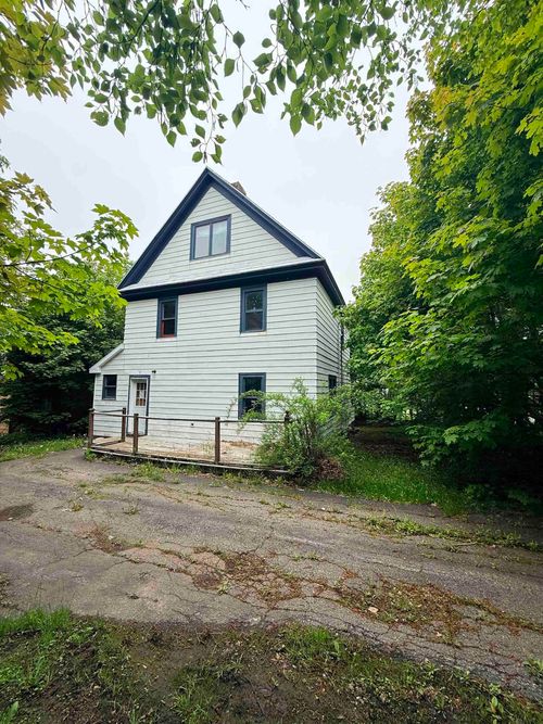 25 Queen St, Sydney Mines, NS, B1V1L2 | Card Image