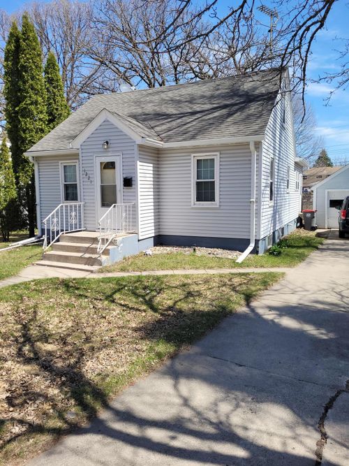 1221 Irving St, Alexandria, MN, 56308-2563 | Card Image
