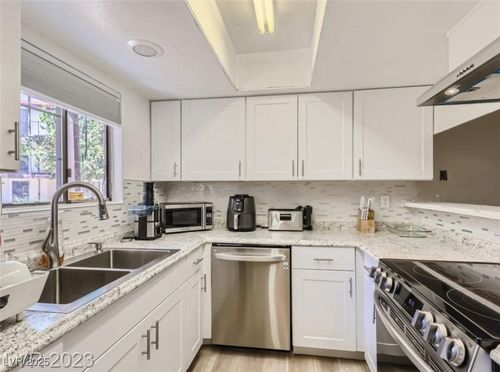 34-2080 Karen Ave, Las Vegas, NV, 89169-1776 | Card Image