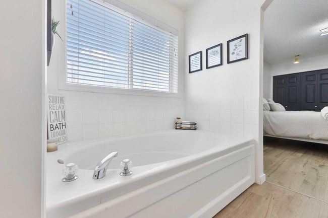 18 Mt Selkirk Place Se, House other with 5 bedrooms, 3 bathrooms and 4 parking in Calgary AB | Image 23