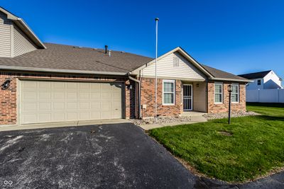 6214 Robinwood Lane, Condo with 2 bedrooms, 2 bathrooms and null parking in Indianapolis IN | Image 3