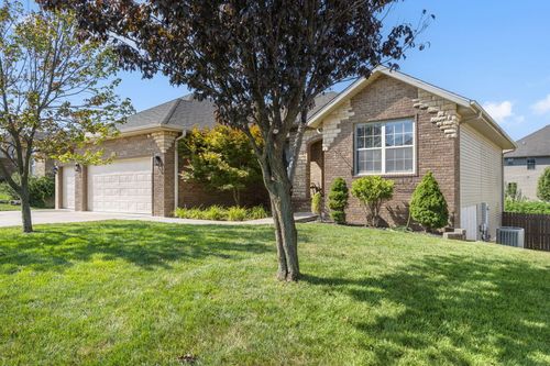 1209 N Farmington Dr, Ozark, MO, 65721-5402 | Card Image