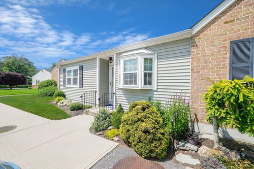 87 Harbor S, Amityville, NY, 11701-3832 | Card Image