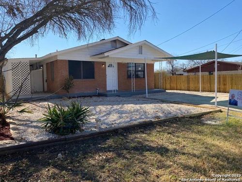 516 E Holland St, Crystal City, TX, 78839-2035 | Card Image