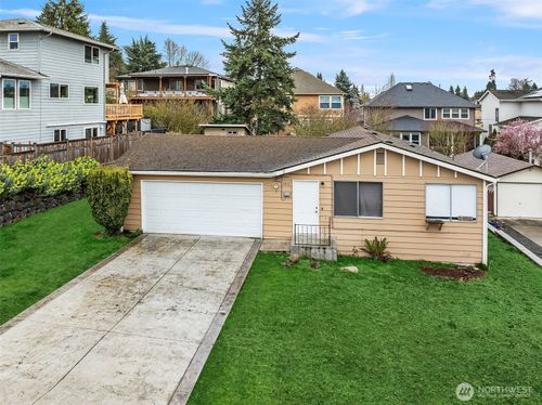 1111 N 33rd St, Renton, WA, 98056-1945 | Card Image
