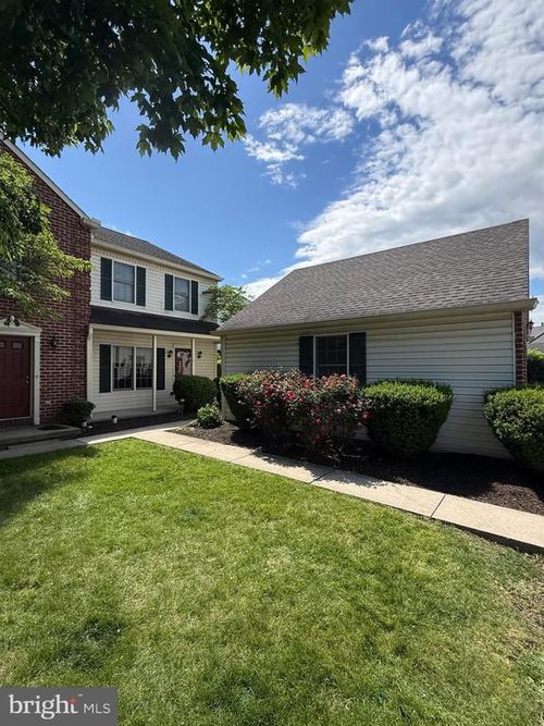 2063 D Raleigh Rd, HUMMELSTOWN, PA, 17036-8748 | Card Image