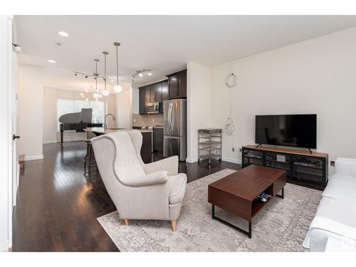 1060 Gault Blvd Nw, Edmonton, AB, T5E6N7 | Card Image
