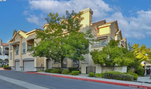 216 Vessona Cir, Folsom, CA, 95630-8718 | Card Image