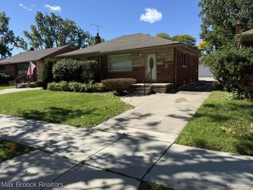 22131 Kenosha Street, Oak Park, MI, 48237 | Card Image